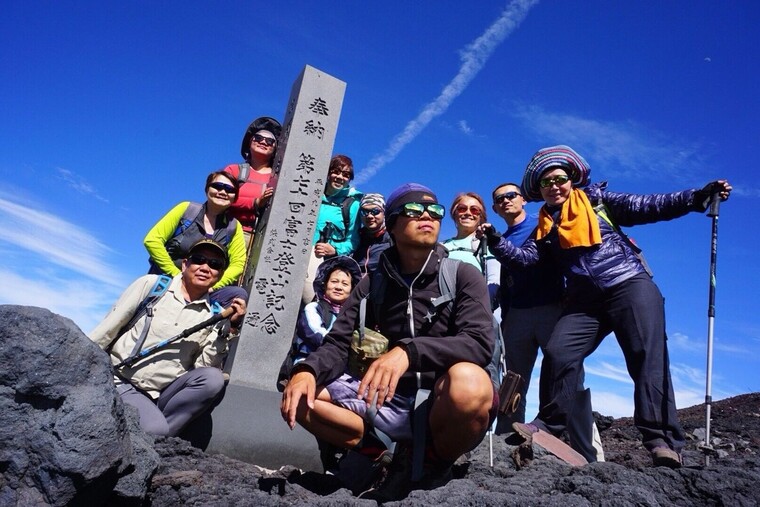 專業嚮導 具有美國WFR野外急救第一反應員執照的登山嚮導全程照顧您的安全。