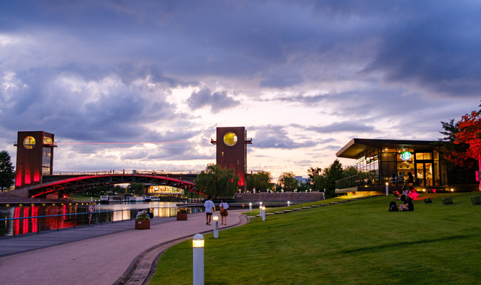 富山環水公園與星巴克